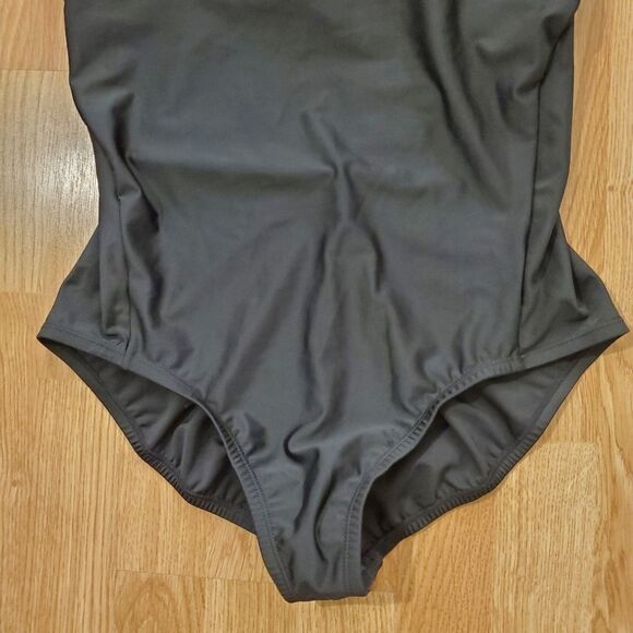 Nike Essential Crossback One-Piece Swimsuit - NEW - Picture 4 of 13